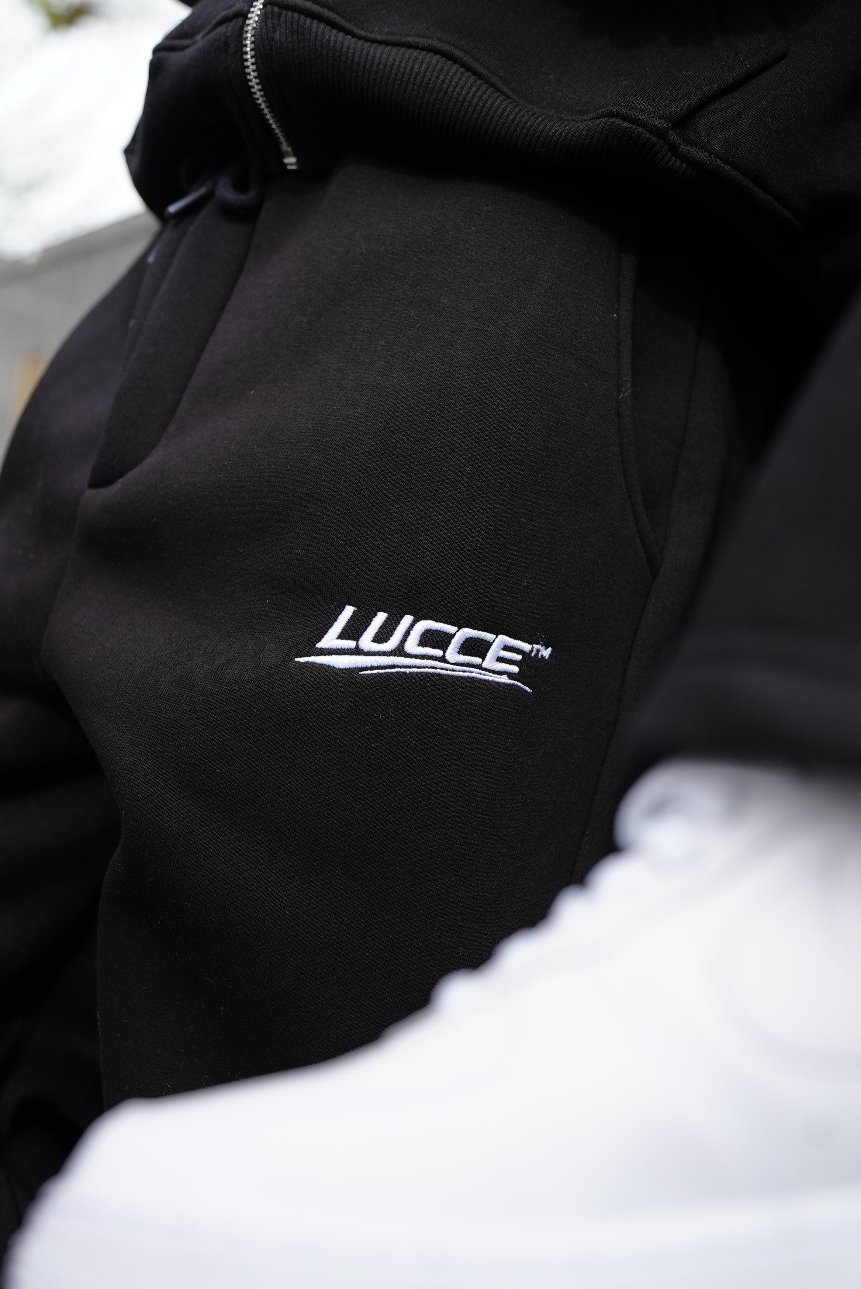 ONYX BLACK SWEATPANTS